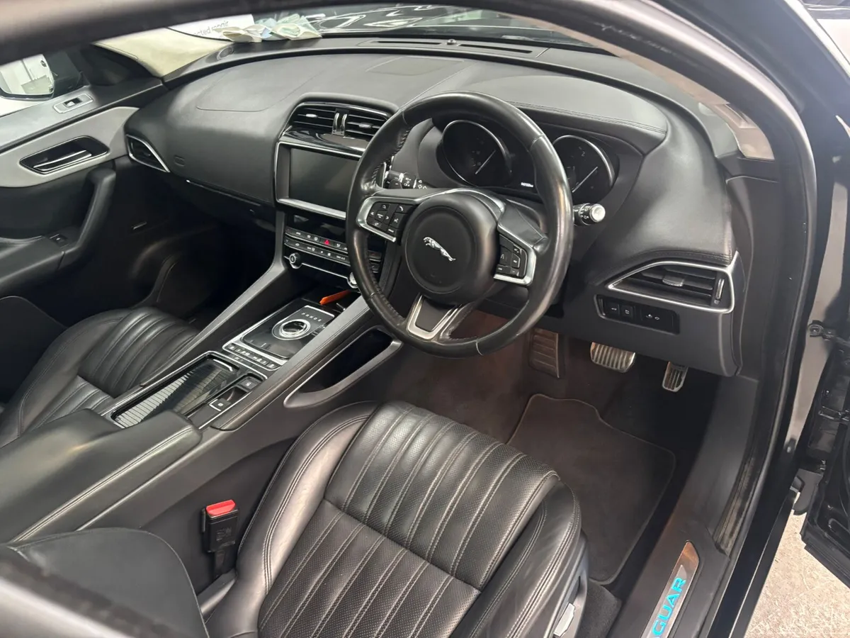 Jaguar F-Pace 2019  AWD PORTFOLIO AUTOMATIC - Image 4