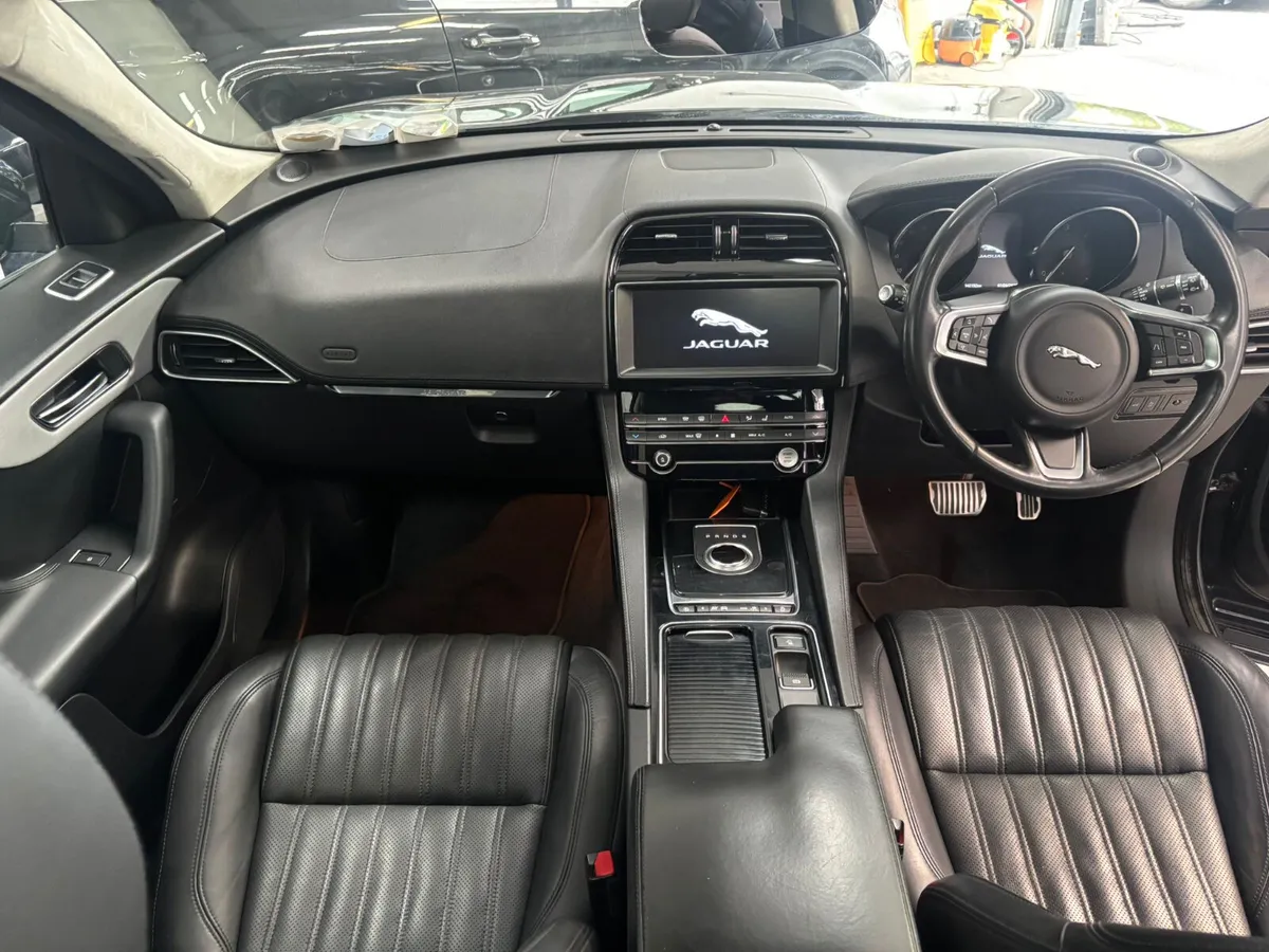 Jaguar F-Pace 2019  AWD PORTFOLIO AUTOMATIC - Image 3
