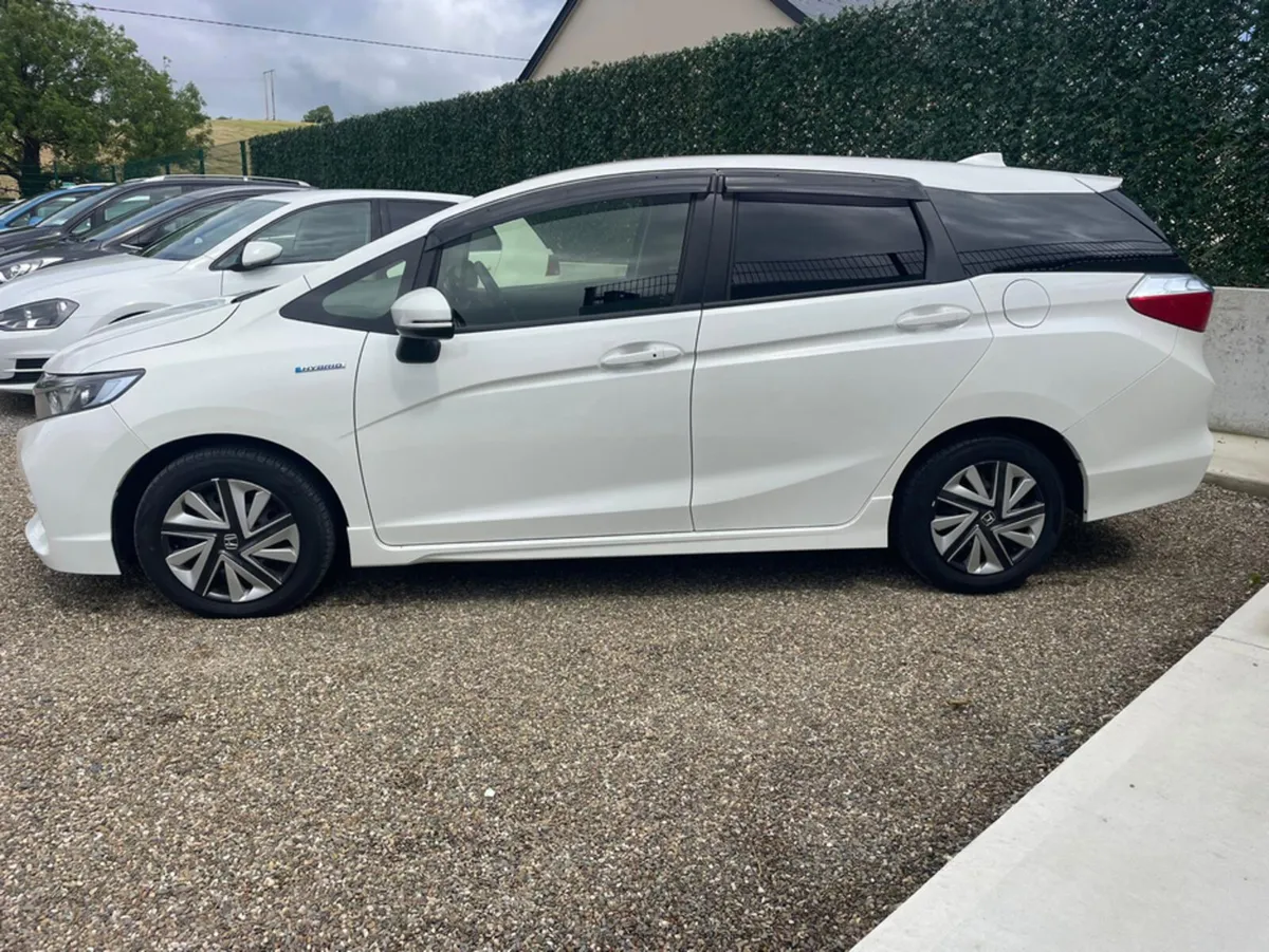Honda Shuttle 1.5 hybrid - Image 4