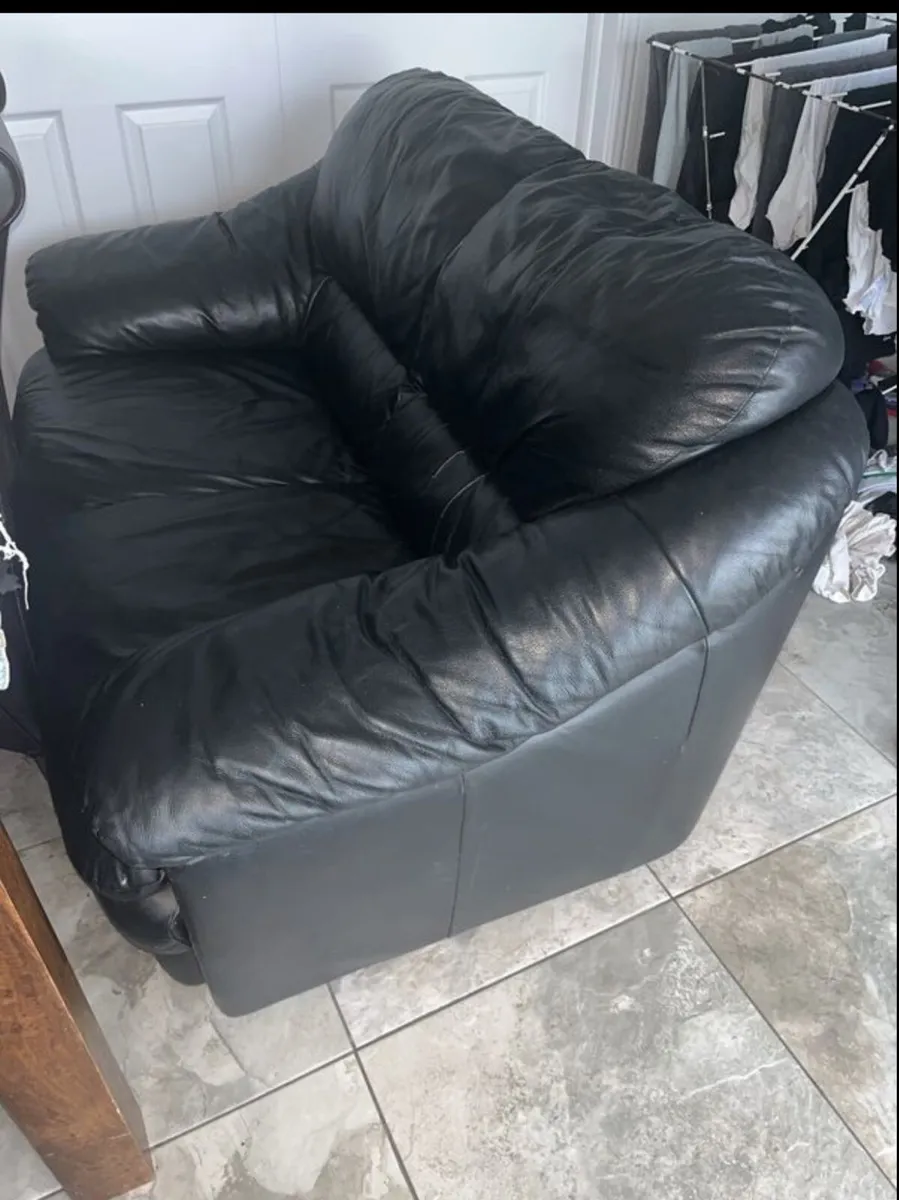 Black sofa - Image 1