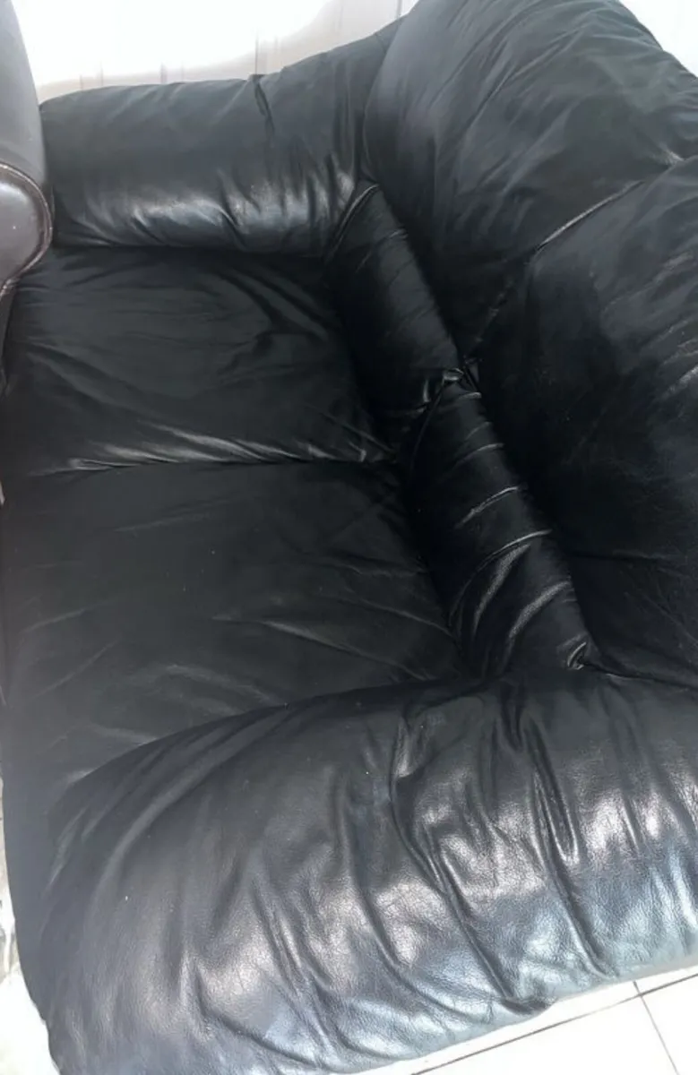 Black sofa - Image 2