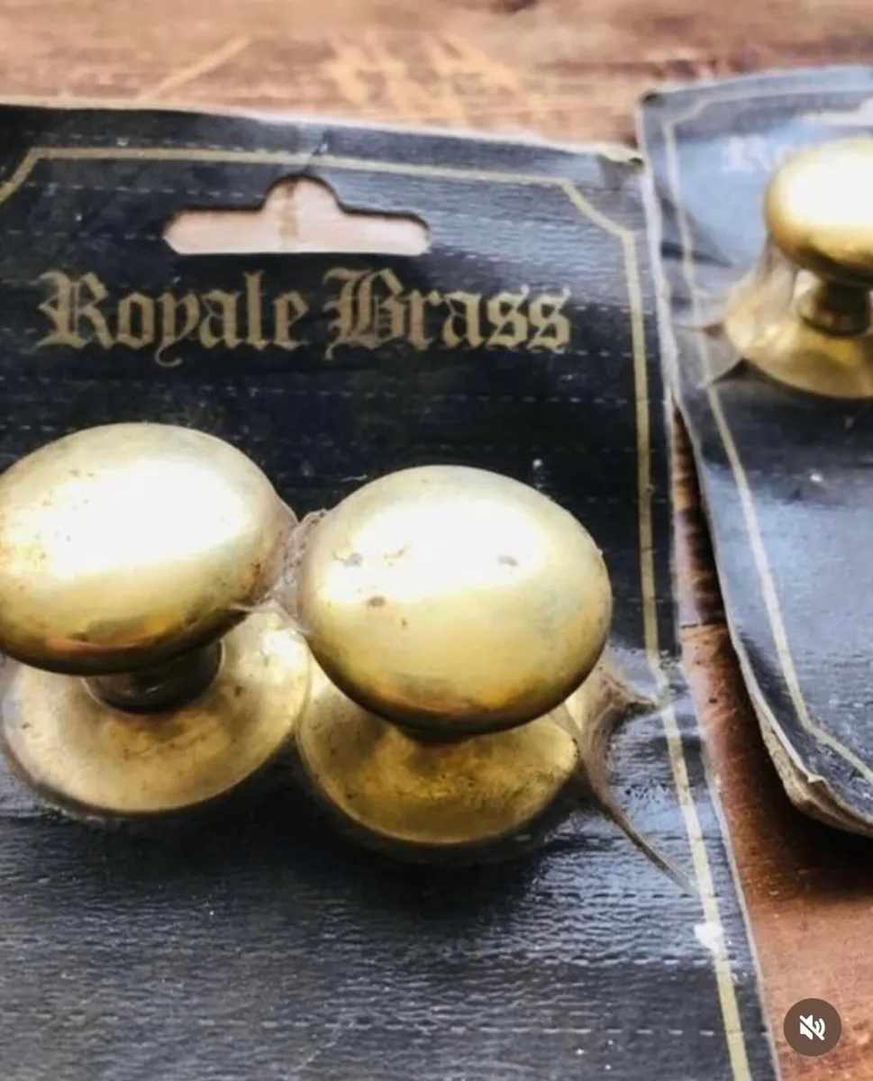 Brass knobs - Image 2