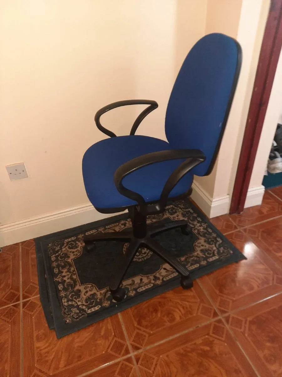 Office chair - Image 4