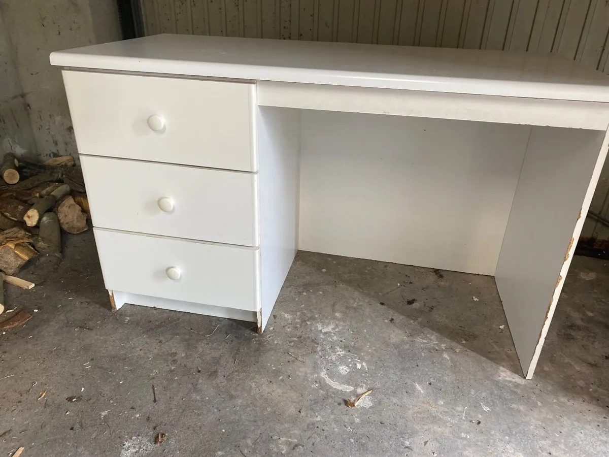 Study desk - Image 1