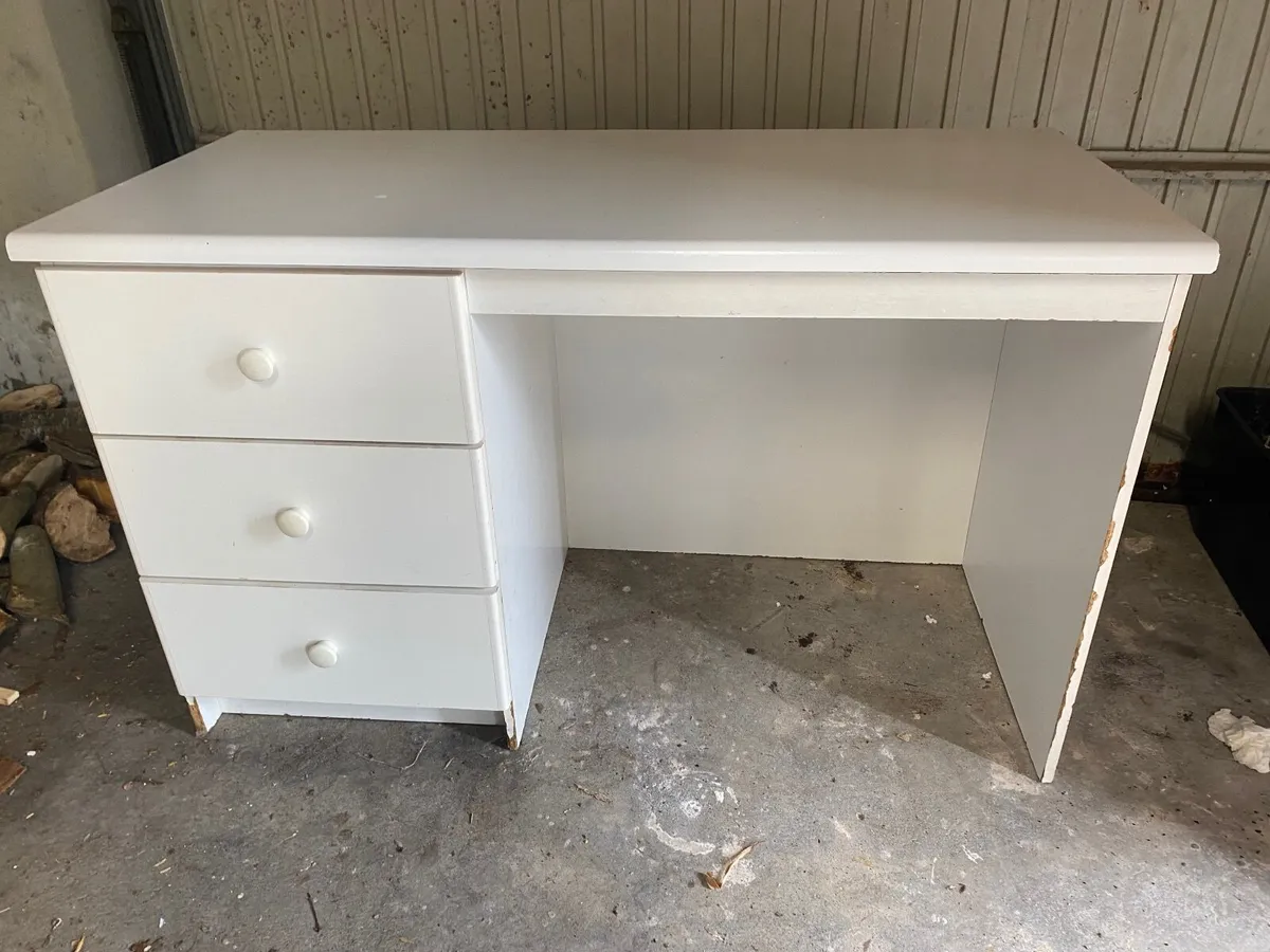 Study desk - Image 2