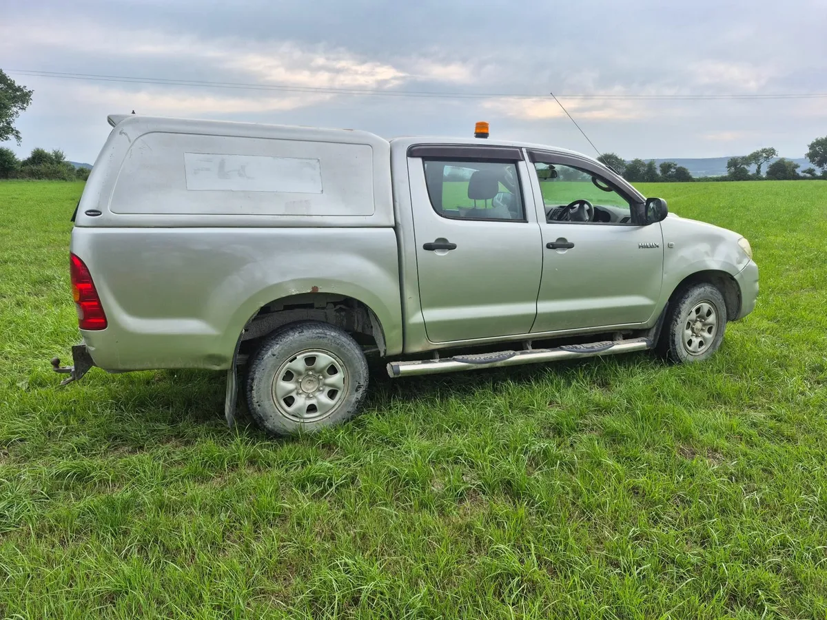 Toyota Hilux 2010 - Image 4