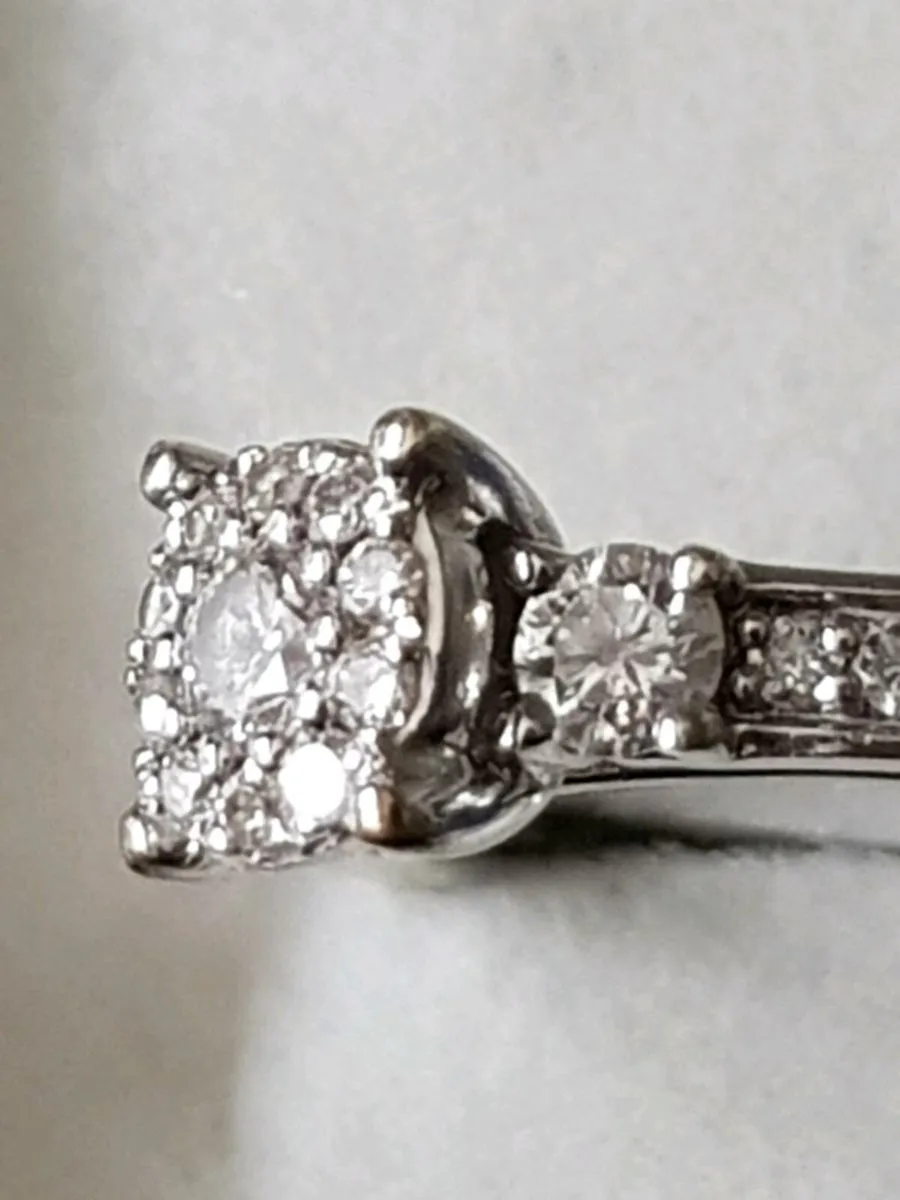 9ct white gold diamond cluster ring - Image 2