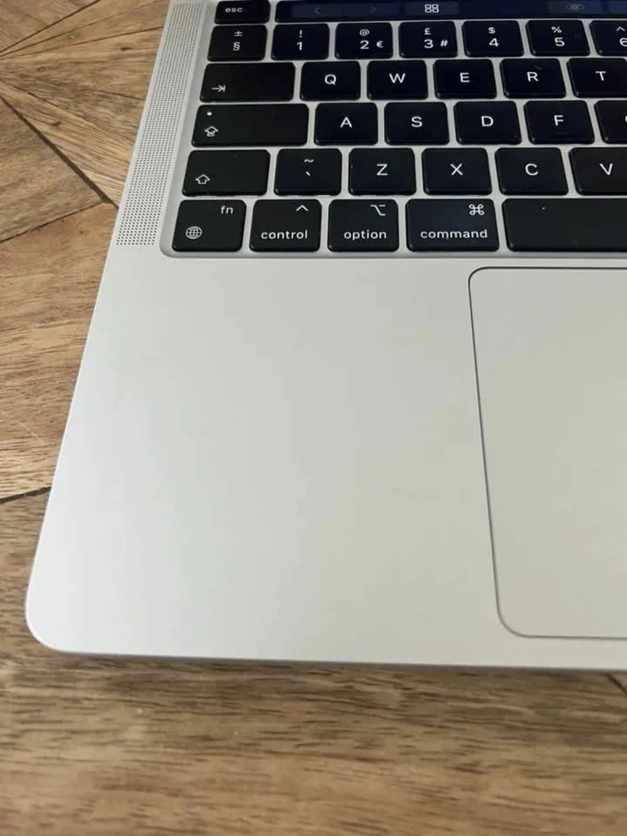 MacBook Air M1 2020 - Image 2