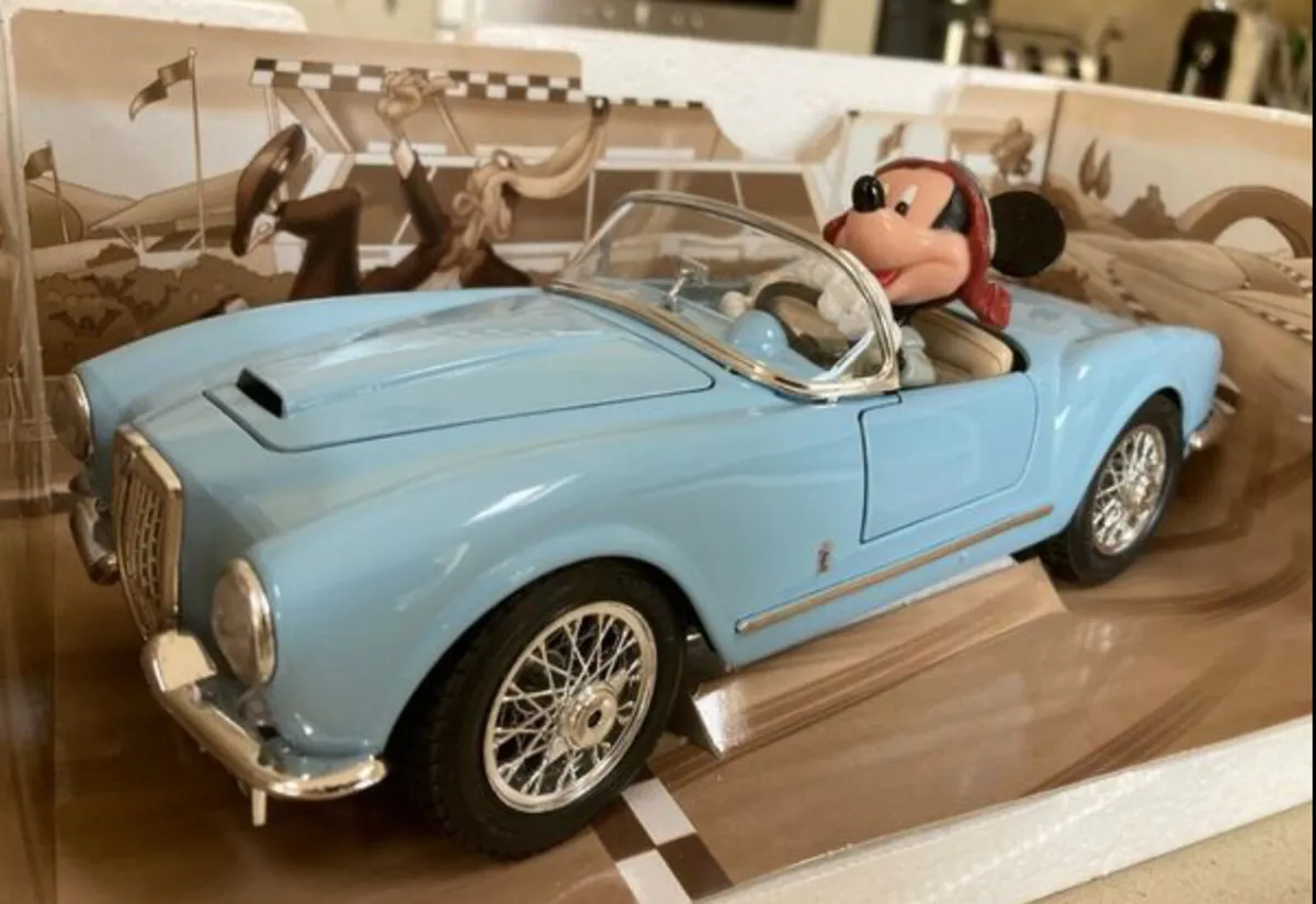 Mickey Mouse Disney Lancia Aurelia 1/18 Burago - Image 3