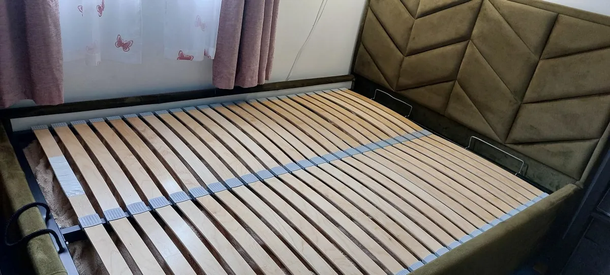 Double bed - Image 1