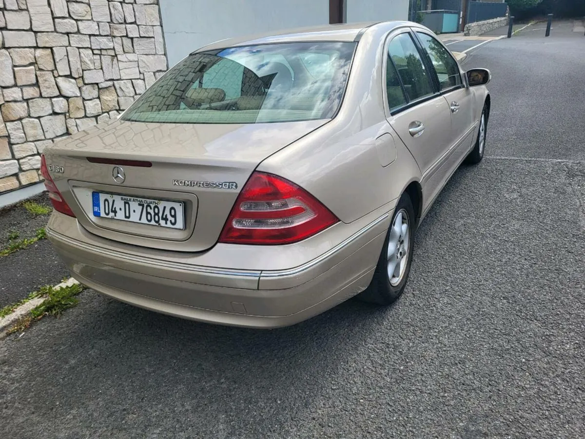 Mercedes  c180 automatic  04 elegance taxed  10/25 - Image 4
