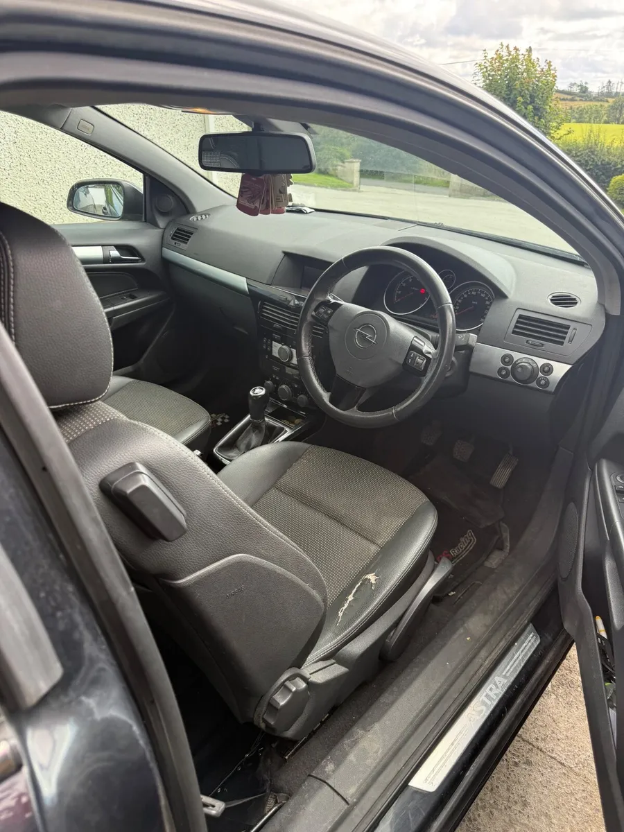 Opel Astra 2008 - Image 2