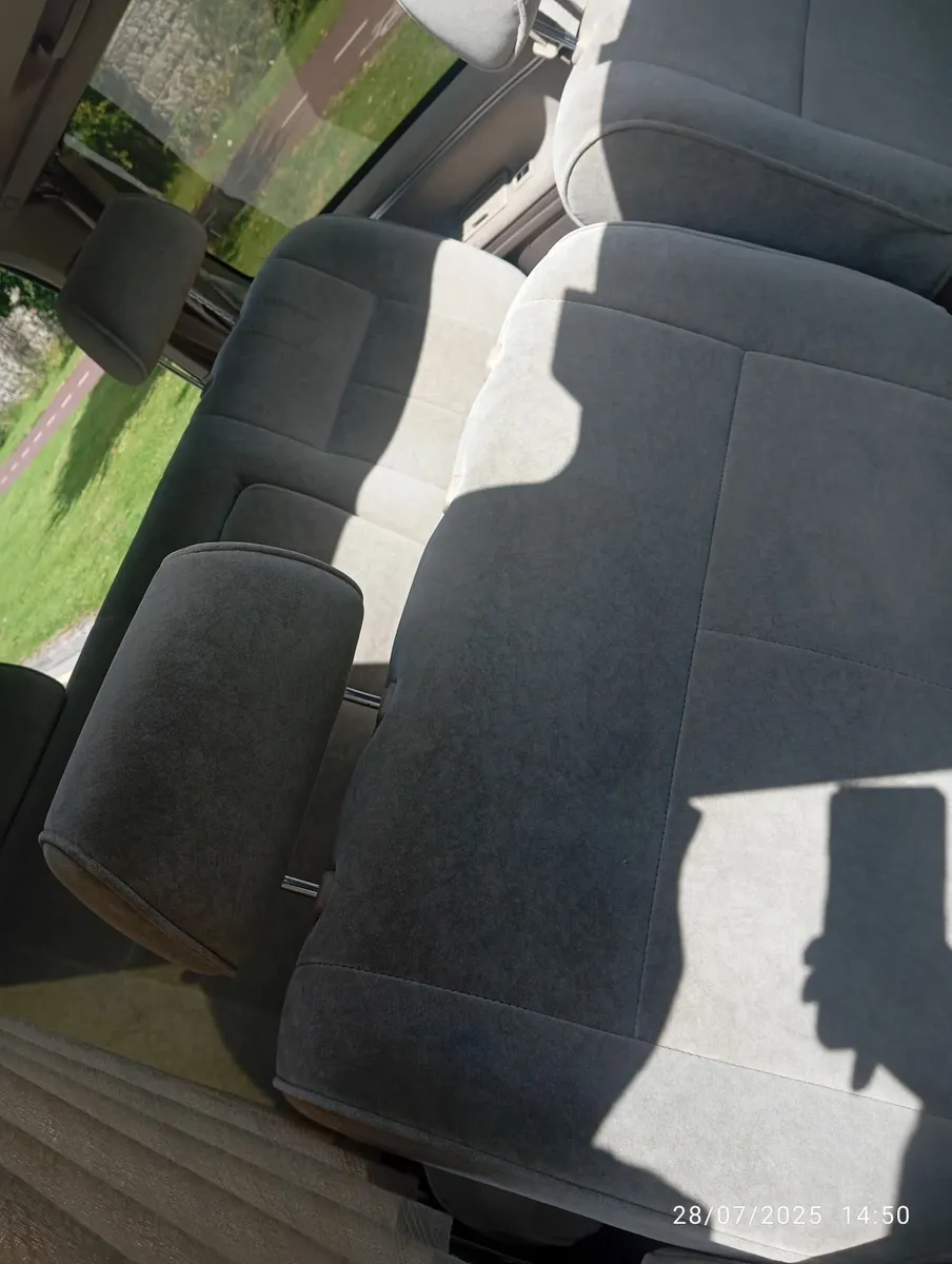 Toyota Other 2001 automatic 8 seater - Image 4
