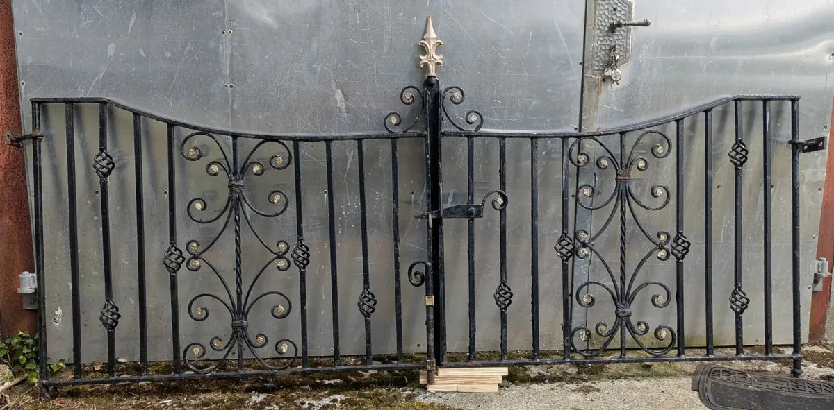 House Gates - Image 1