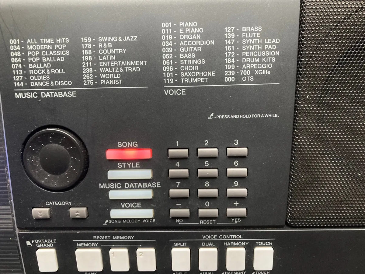 Yamaha PSR-E423 full size keyboard / synth - Image 4