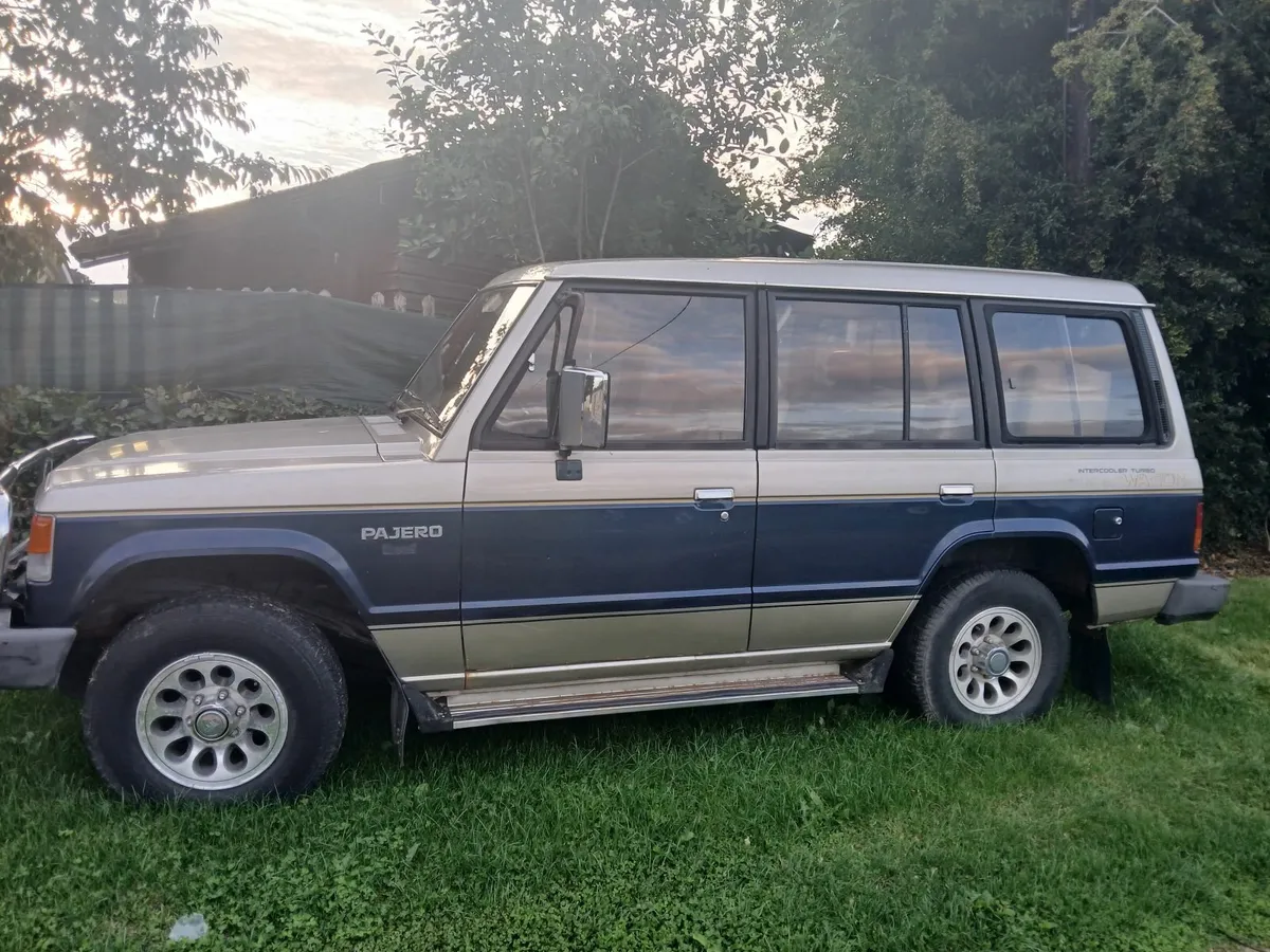 Mitsubishi Pajero 1988 - Image 3