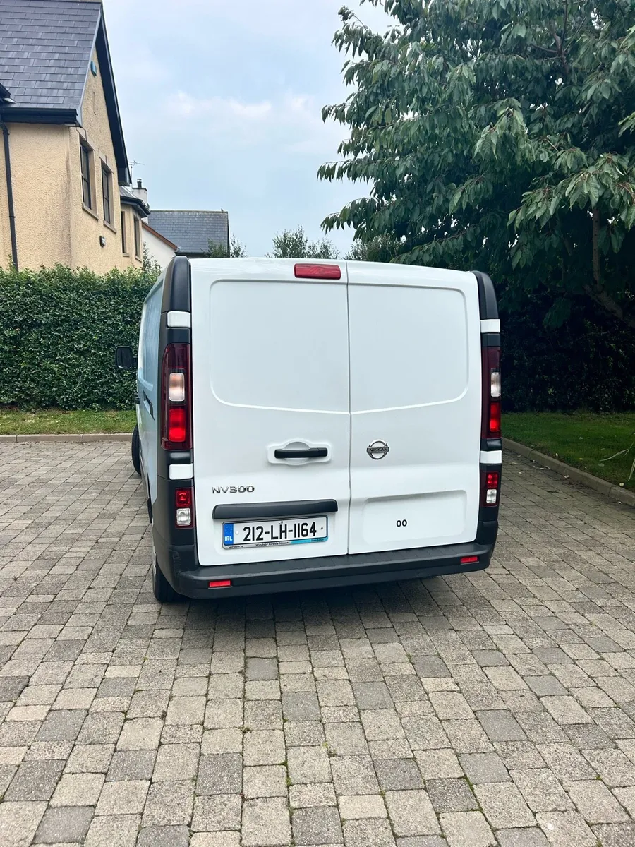Nissan NV300 commercial van - Image 2