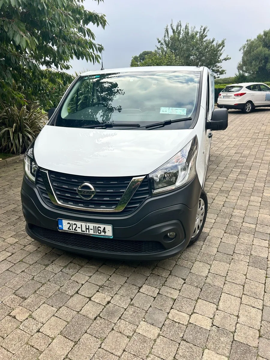 Nissan NV300 commercial van - Image 3