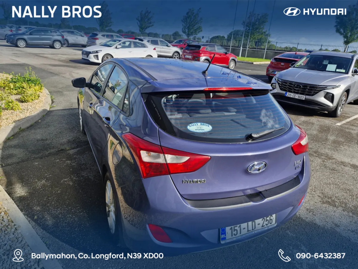 Hyundai i30 1.6 DSL DELUXE 4DR - Image 4