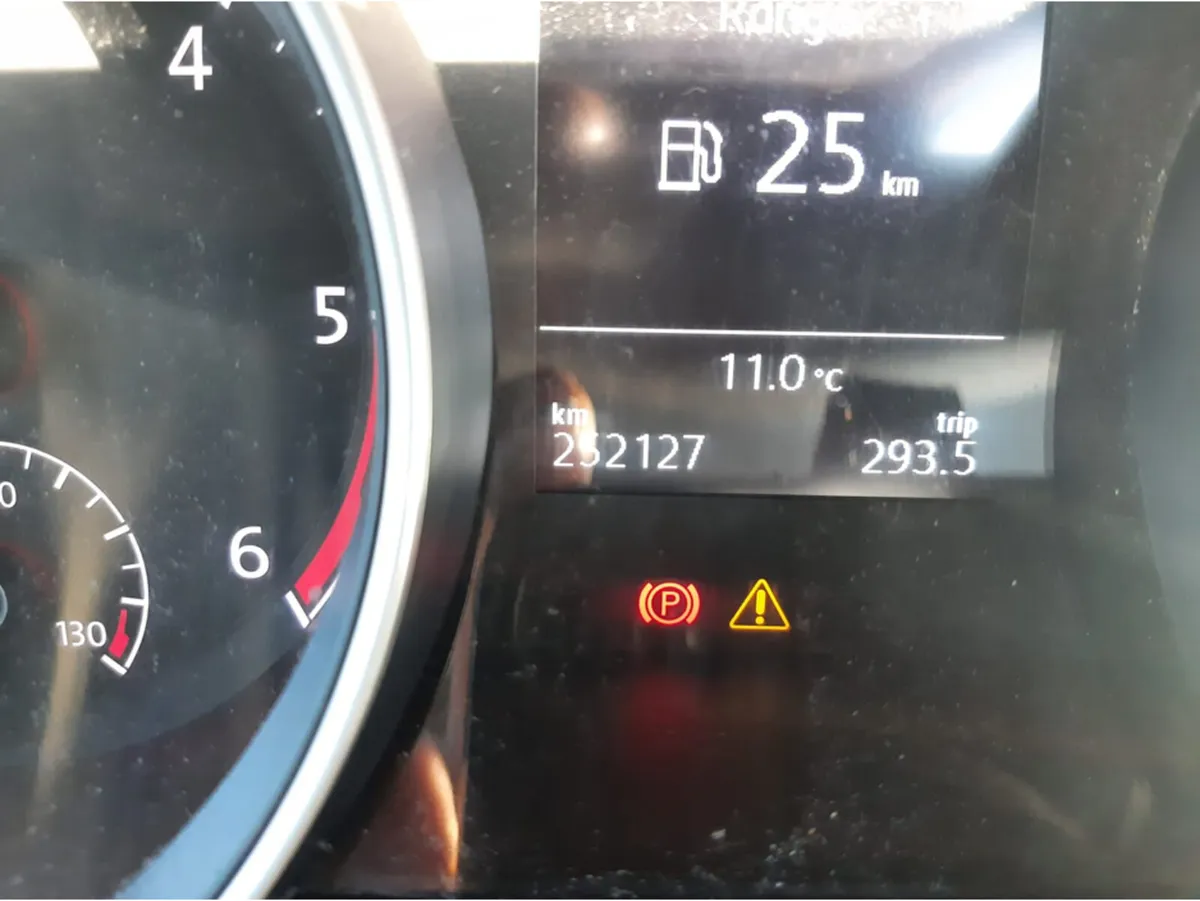 Volkswagen Golf COMFORTLINE 1.6 TDI MANUAL 5SPEED - Image 3