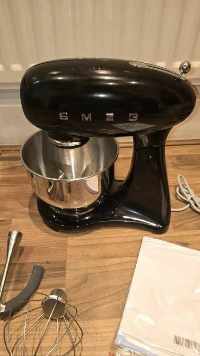 SMEG SMF03BLUK Retro Style Stand Mixer, Black. - Image 2