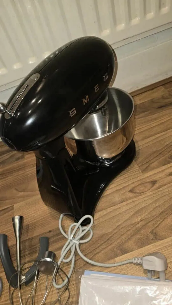 SMEG SMF03BLUK Retro Style Stand Mixer, Black. - Image 4