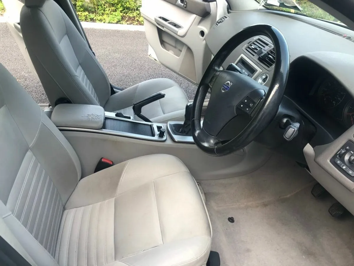 Volvo S40 2009 - Image 2