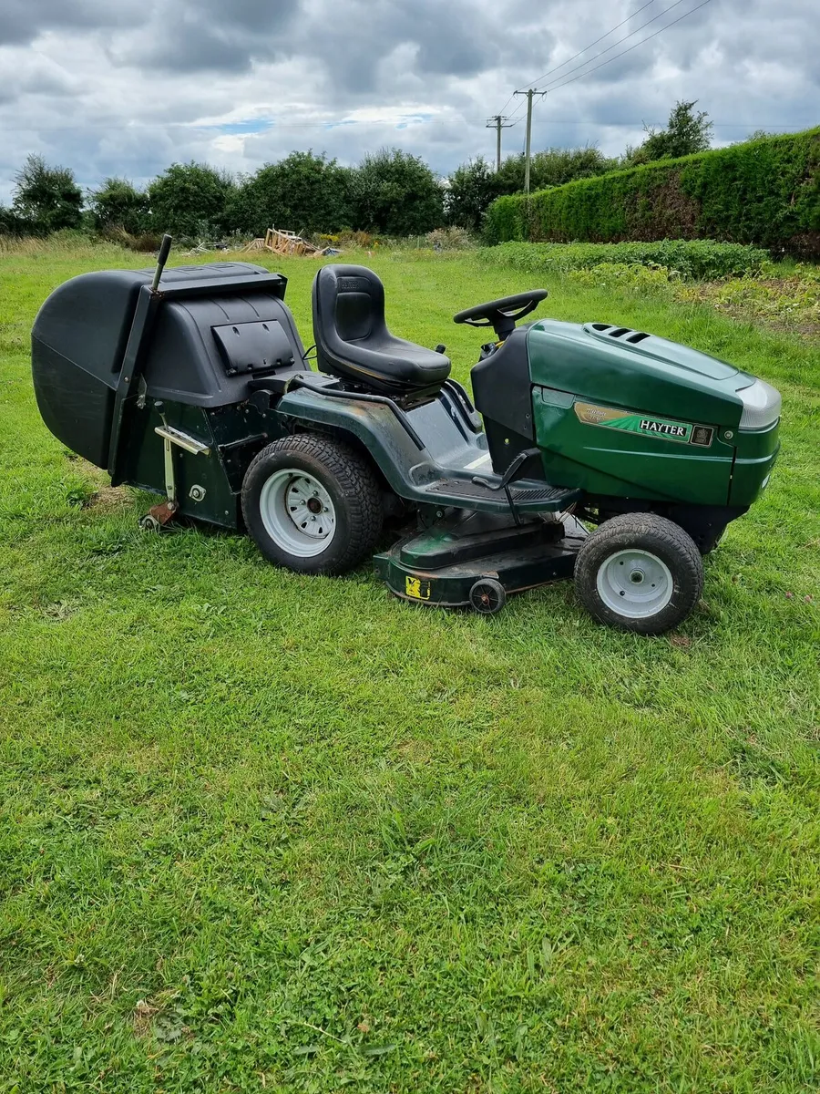 Hayter heritage st42 ride on mower - Image 1