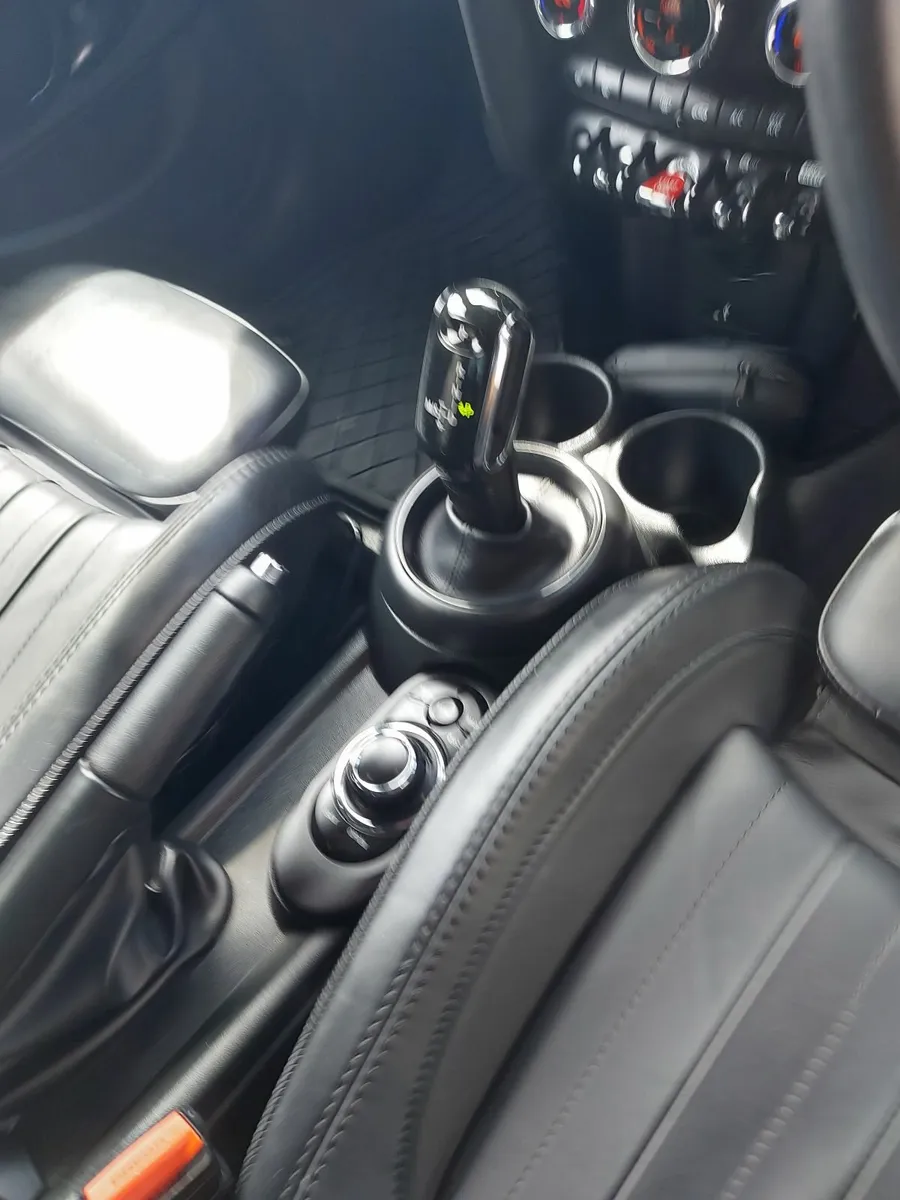 Mini Cooper 2023 - Image 2