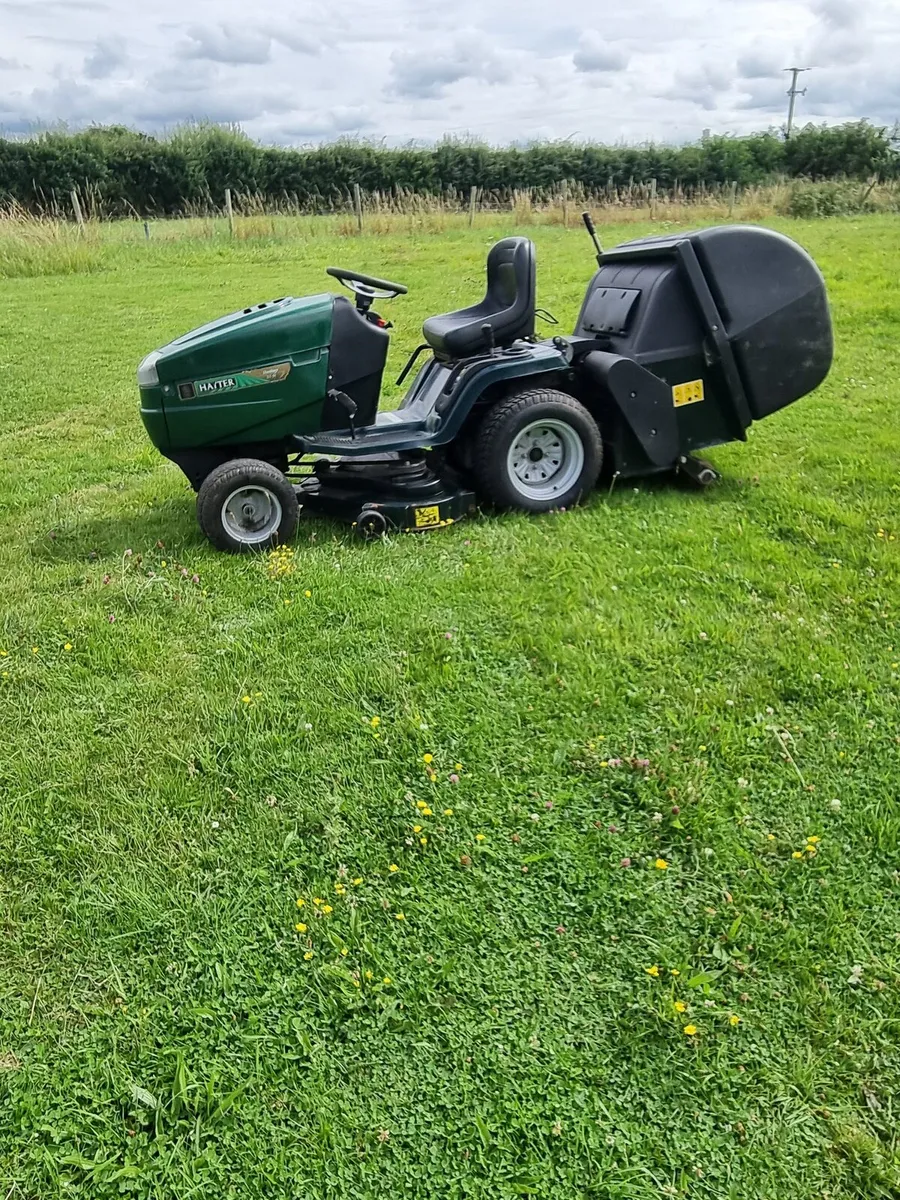 Hayter heritage st42 ride on mower - Image 2