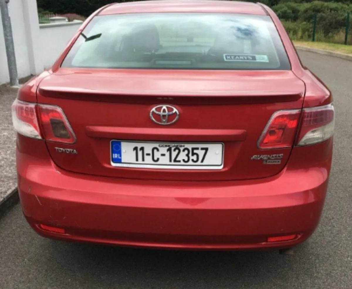 Toyota Avensis 2011 - Image 2