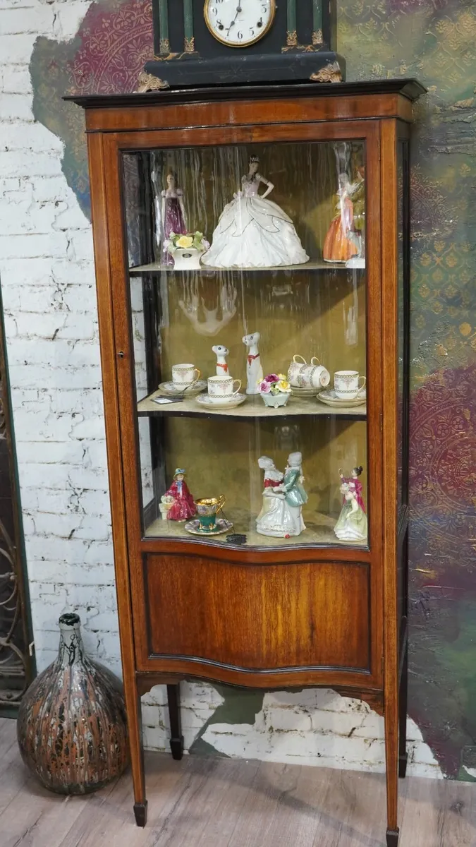 🪑 Antique Mahogany Display Cabinet - Image 2