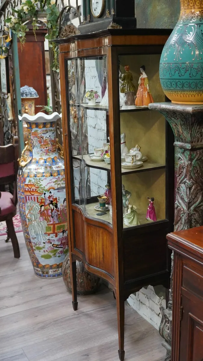 🪑 Antique Mahogany Display Cabinet - Image 3