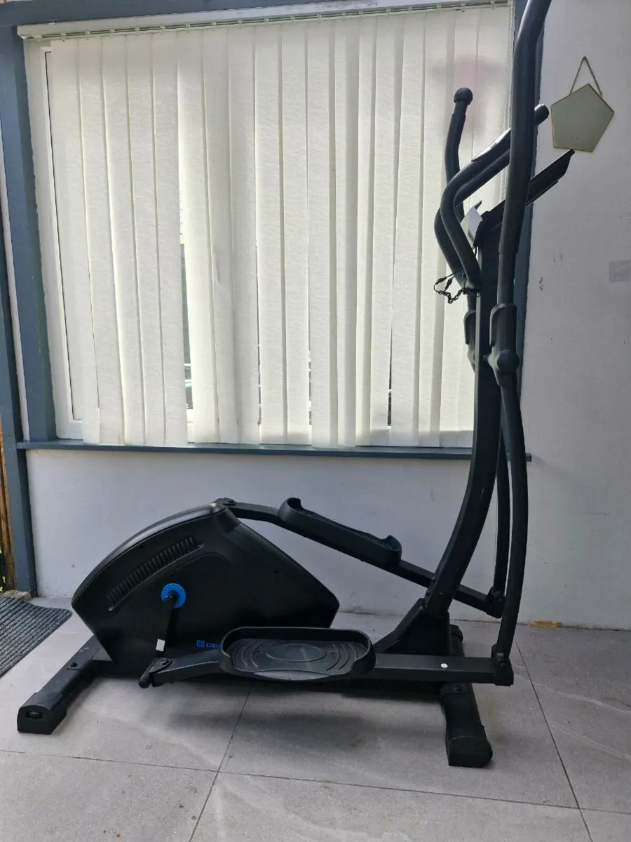Cross trainer - Image 1