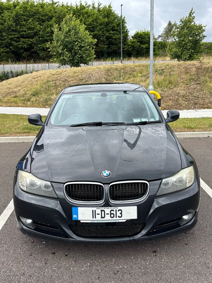 BMW 3-Series 2011 - Image 2