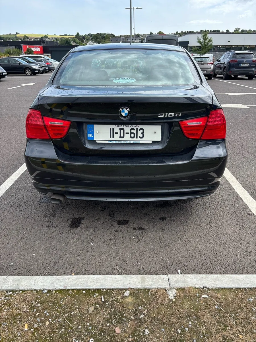 BMW 3-Series 2011 - Image 4