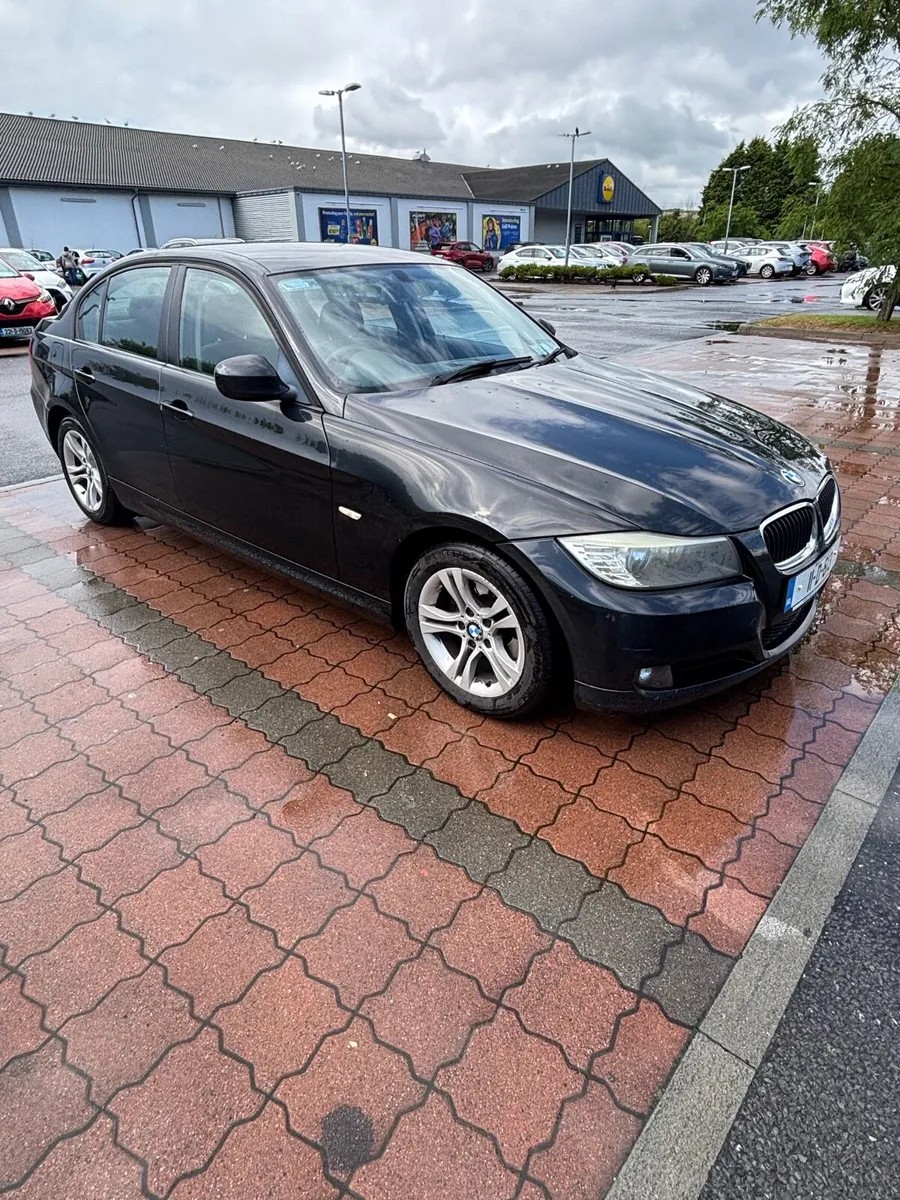 BMW 3-Series 2011 - Image 3