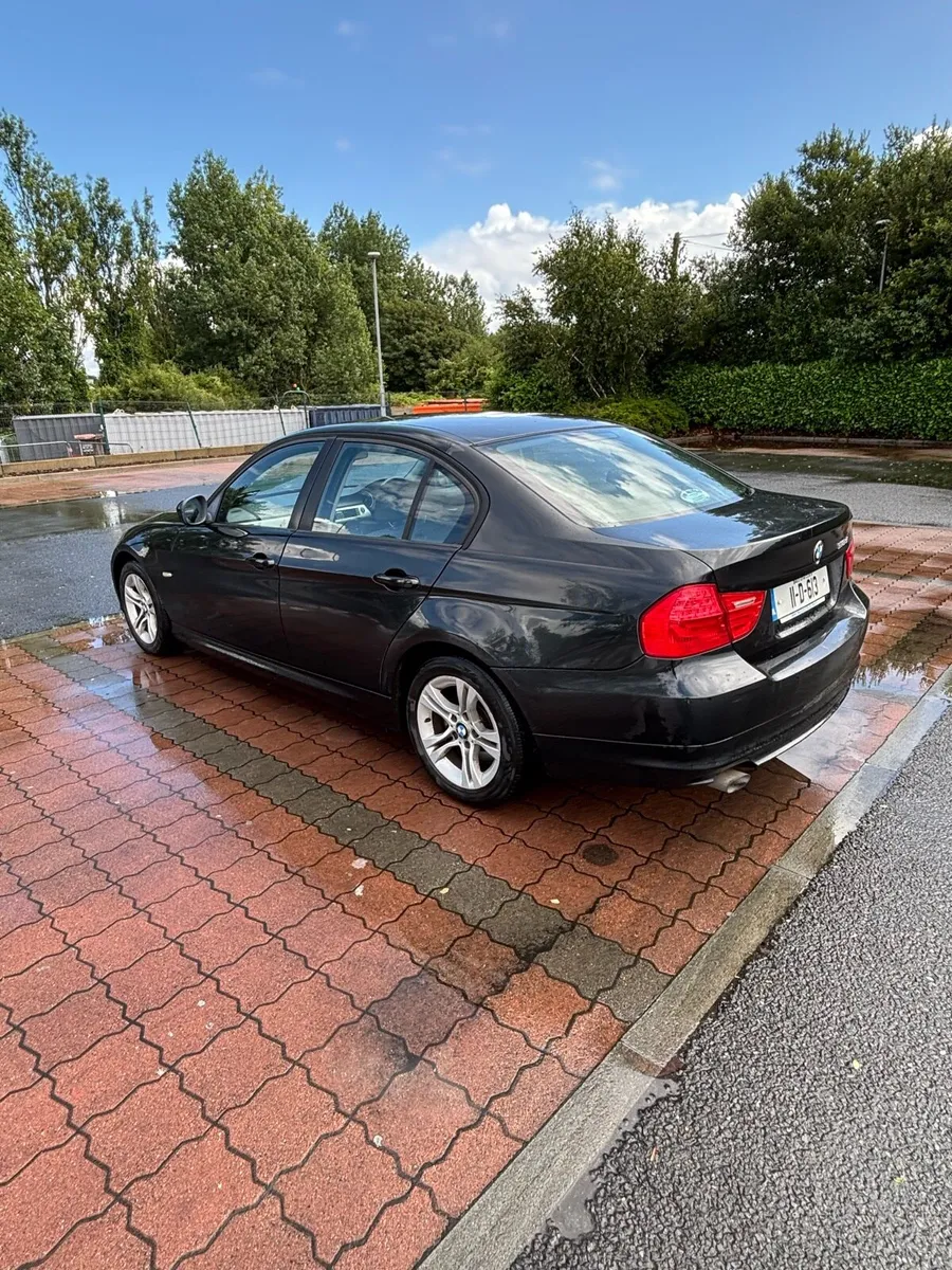 BMW 3-Series 2011 - Image 1