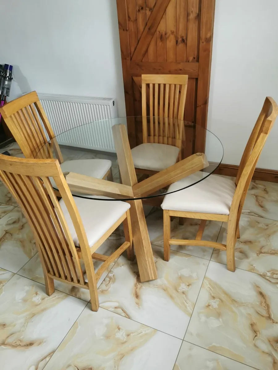 Dining table with 4 chairs - Image 1