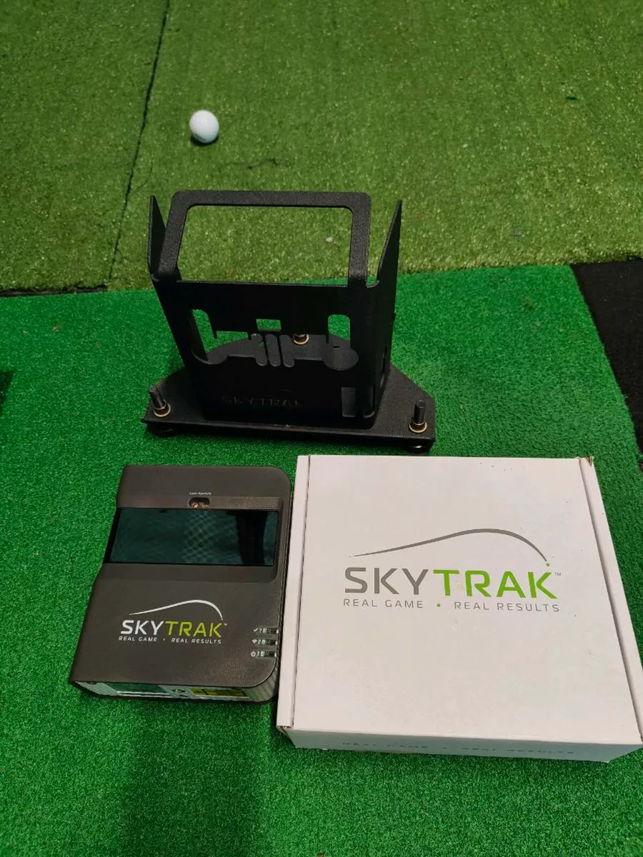 Skytrak golf launch monitor - Image 1