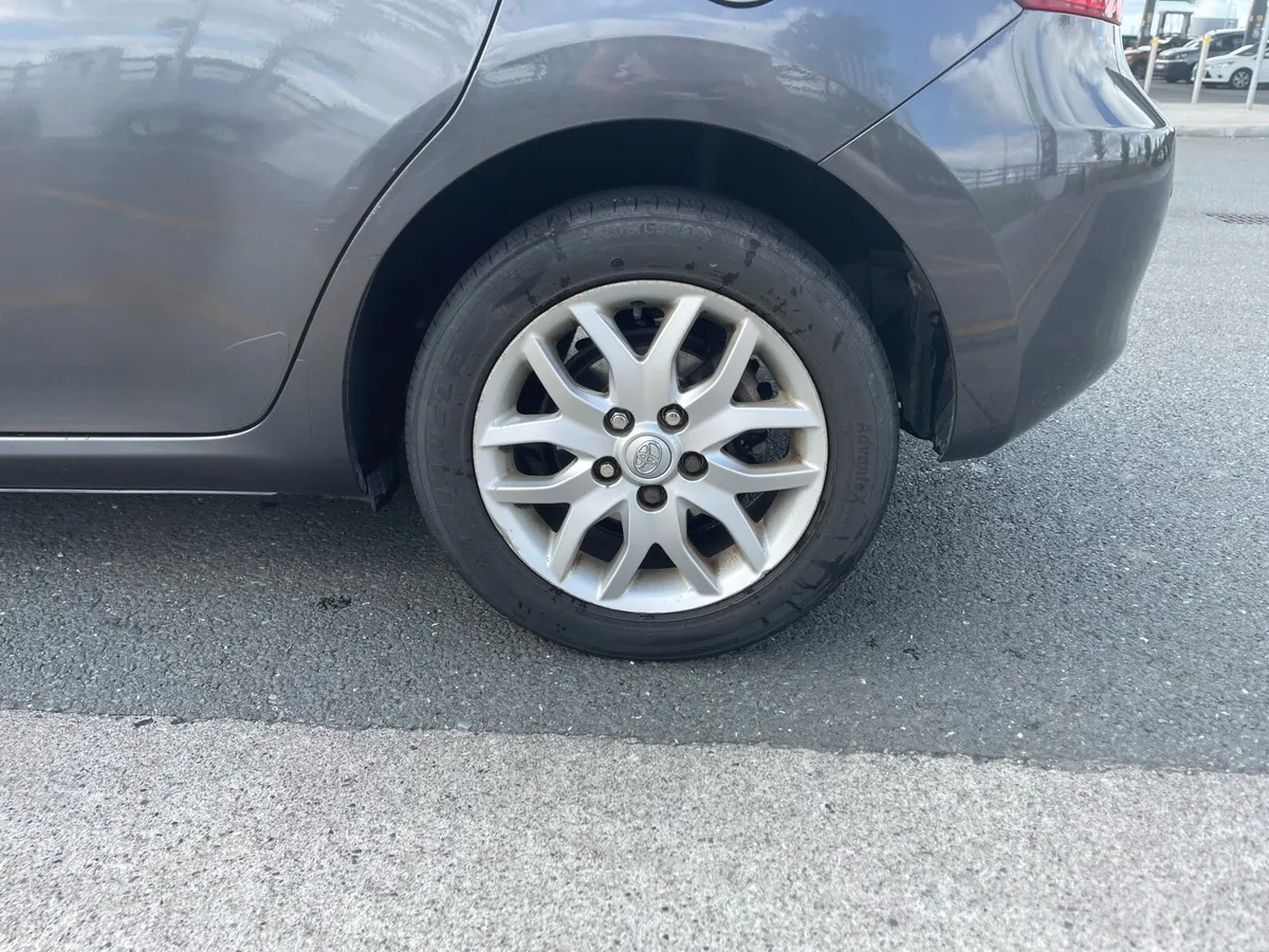 Toyota Auris 2007 Automatic - Image 4