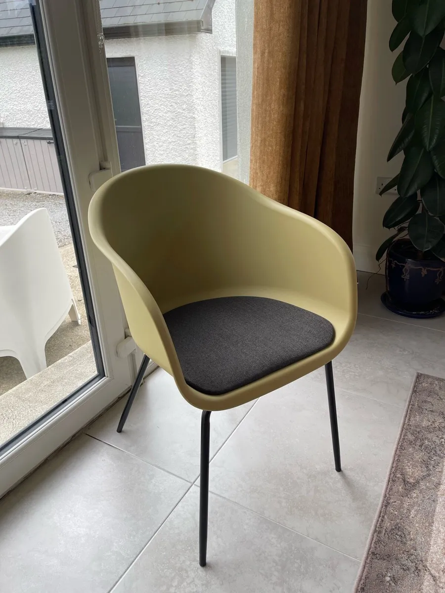 6 Dining chairs from EZ Living - Image 1
