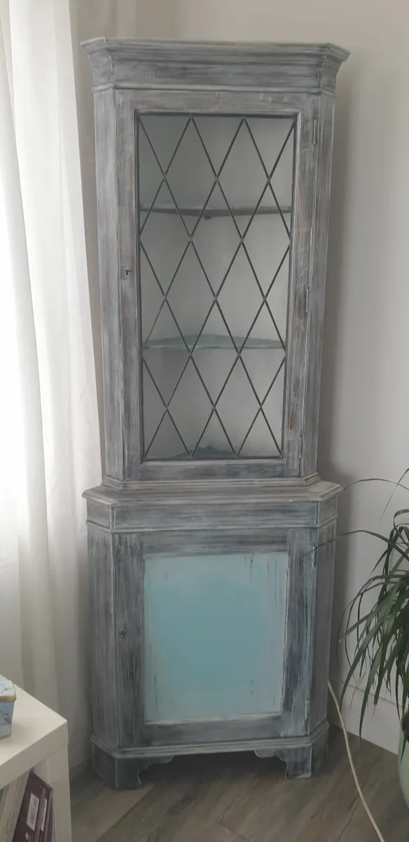 Corner display unit. - Image 3
