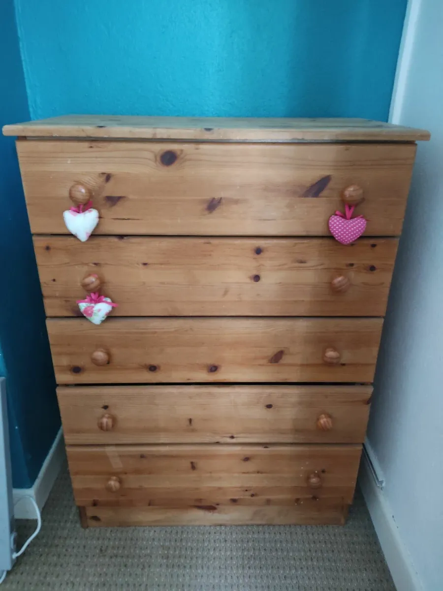Chest of drawers