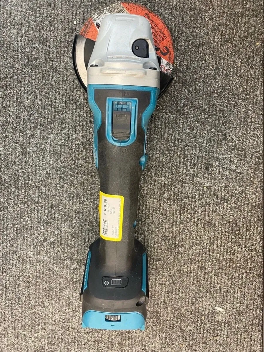 Makita DGA463 Cordless Angle Grinder Set - Image 2