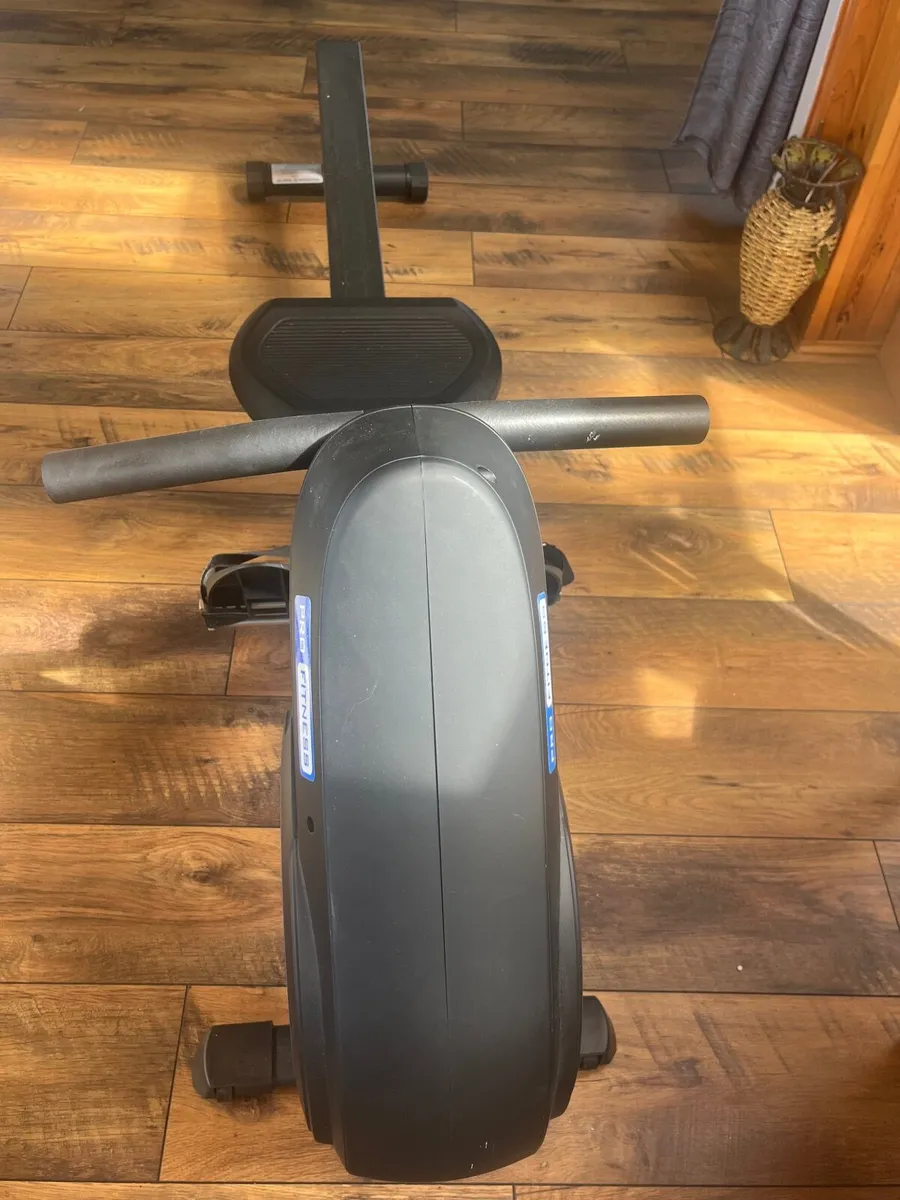 Rowing machine - Image 1