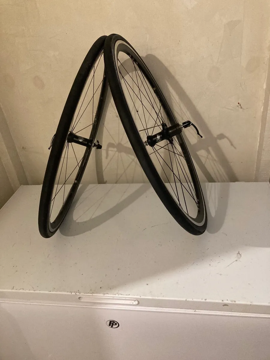 Road bike wheels - Image 1
