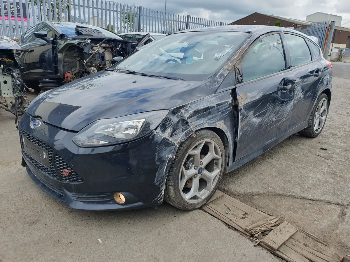 13 FORD FOCUS  ST 2.0 P TURBO FOR BREAKING - Image 1