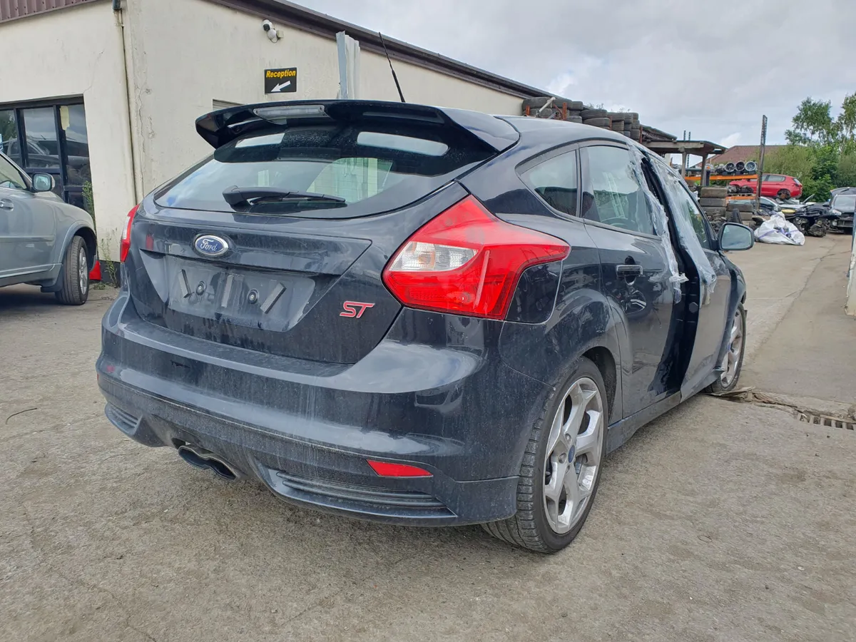 13 FORD FOCUS  ST 2.0 P TURBO FOR BREAKING - Image 3