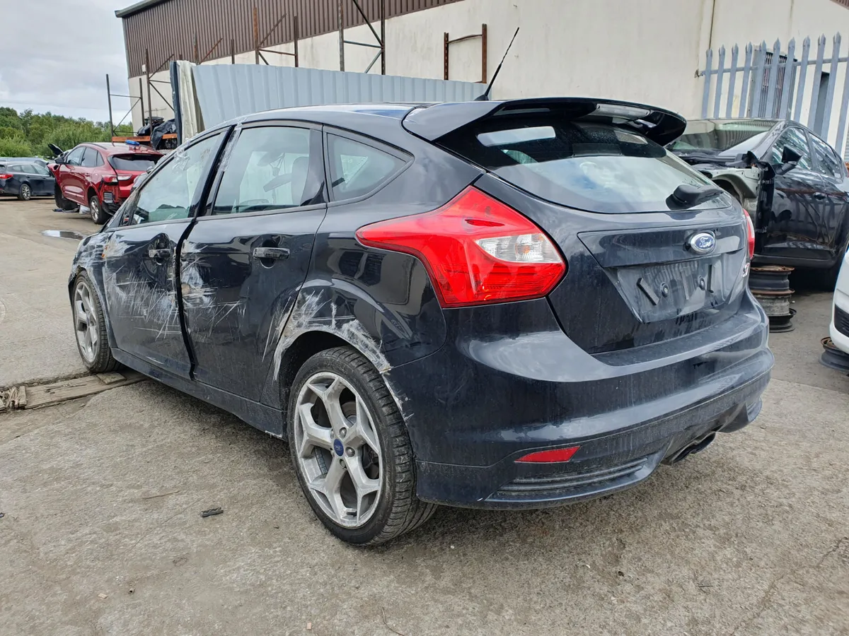 13 FORD FOCUS  ST 2.0 P TURBO FOR BREAKING - Image 4